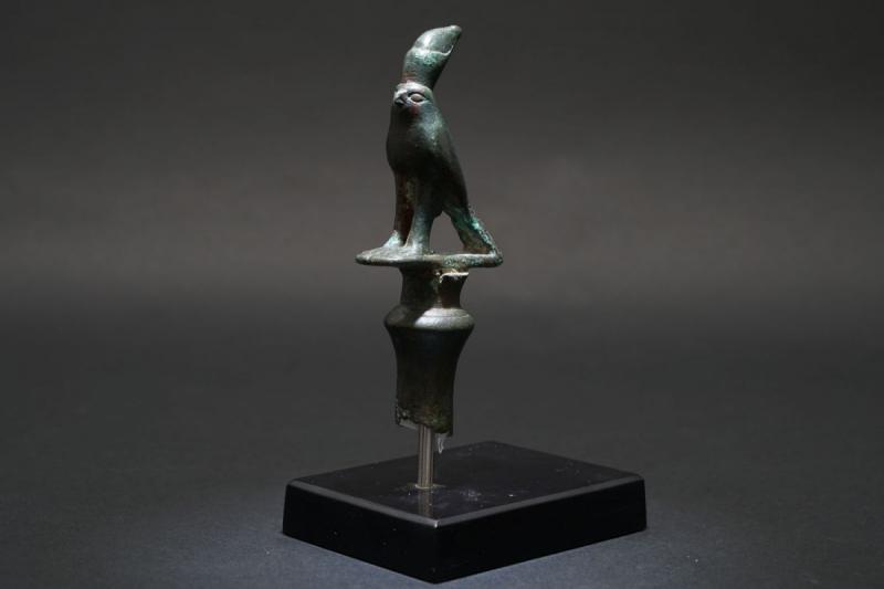 青铜鸟雕像