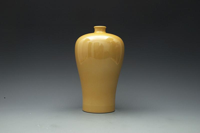 黄釉梅瓶